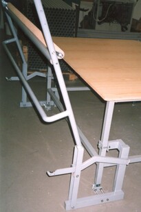 Manual lever lifting device